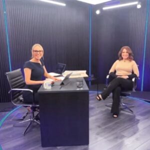 Michelle Dewberry Instagram - Reflecting on the time when @jacquelinegoldcbe came to do an interview on my show. (Excuse the blurry picture! 🤦🏼‍♀️)
.
.
She was honestly one of the loveliest, kindest, most genuine people I’ve ever met and I was lucky to have also worked with her on a few occasions too. I told her often that she was an inspiration to me and she truly was. 
.
.
Shocked and saddened to hear the news today. But it was also a timely reminder not to sweat the small stuff. 
.
Good health is truly the most important thing we will ever own. 
.
.
Rest well Jacqueline, reunited with your Dad. Thank you for everything. Love to all the family xx