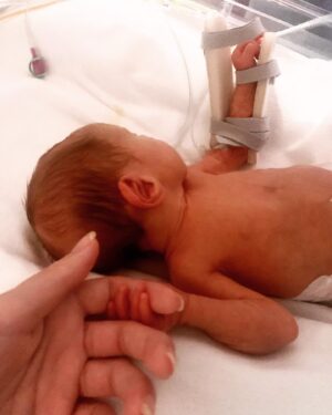 Michelle Dewberry Instagram - I’ve got you son. Always and forever ❤️
.
.
.
.
.
#pprom #ppromawareness #premmie #prembaby #prematurebaby #preemiebaby #premmiepower #preemiestrong  #preemie #nicu #niculife #nicufamily #nicumum #nicumom #neonatal #neonatology #hospitallife #31weeker #firsttimemum #newbaby #babyboy #mumtoboys #boymum #breastpumping #breastpump #love #strength #gratitude #blesssed #unconditionallove