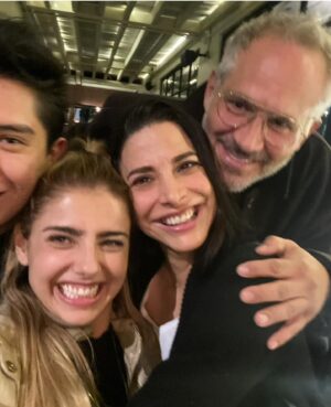 Michelle Renaud Instagram - @veronicatouss Eres la mujer más auténtica que conozco, nadie podía hacer reír como tú, con tu corazón tan grande, amorosa siempre y con una generosidad increíble.

Dejas tanta huella.. te voy a extrañar, te amo , amo haber tenido la dicha de conocerte♥️♥️

Mi más sentido pésame a toda tu familia🤍
Melita todo mi amor para ti. 🤍🤍
