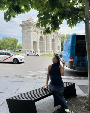 Michelle Renaud Instagram - Amando Madrid ❤️🇪🇸

Estás fotos son el recuerdo de cuando @marielleruesga me hizo caminar por 5 horas como si la panzona que traigo no fuera un bebé que me aprieta la vejiga cada 20 min  y también me tomaba fotos mientras hablaba con mi esposo que me urge que ya esté aquí conmigo.❤️
#Estoy FLIPANDO 🥰