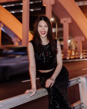 Michelle Wong Instagram - New year, new energy⚡️HPNY everyone 🥳💥
Wishing you all an amazing 2024, I can't wait!

PC: @nataliewongphotography 
Styling: @dolcegabbana @karin_wj 
Makeup: @lasalle_lee_jq 
@directionsgroupinc @tcpartistes
