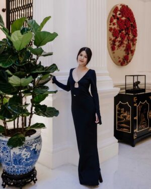 Michelle Wong Instagram - Wishing you and your family a very Merry Christmas 🤶🏻☃️ 

I've had such a fulfilling week feasting with loved ones and friends, i hope you've been enjoying yourselves to your fullest too 🥰♥️