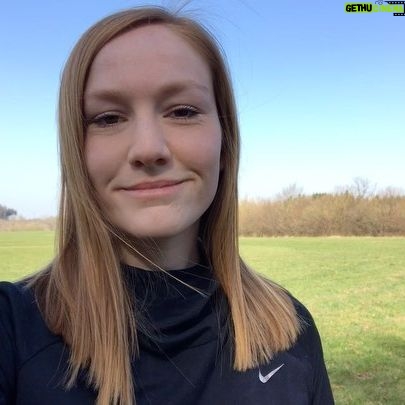 Michelle von Treuberg - 4.7K Likes - Social distancing 🤷♀️ #wirspielenzusammen #machtspass
#unitedweact #spreadjoy @suse_marquardt @anjadihrbergcasting @simonebaercasting @castupload @baumbaueractors