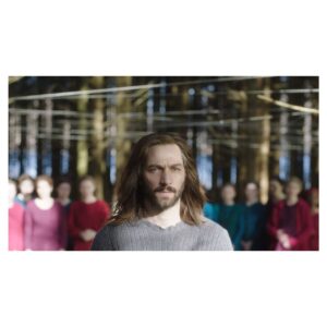 Michiel Huisman Instagram - The Other Lamb komt naar Nederland 🇳🇱 vanaf a.s. donderdag exclusief te huur via @piclfilm waarmee je gelijk je favo filmhuis steunt 👏
Link in bio! Stay home. Watch a movie. 🍿 #theotherlamb
