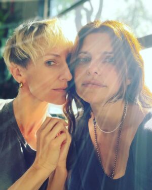 Mickey Sumner Instagram - Some #BTS @drinkcann #canndoholiday @_iheartjane 

Thank u @lakebell @mr_lukeanderson @lauramelodygoncalves ❤️