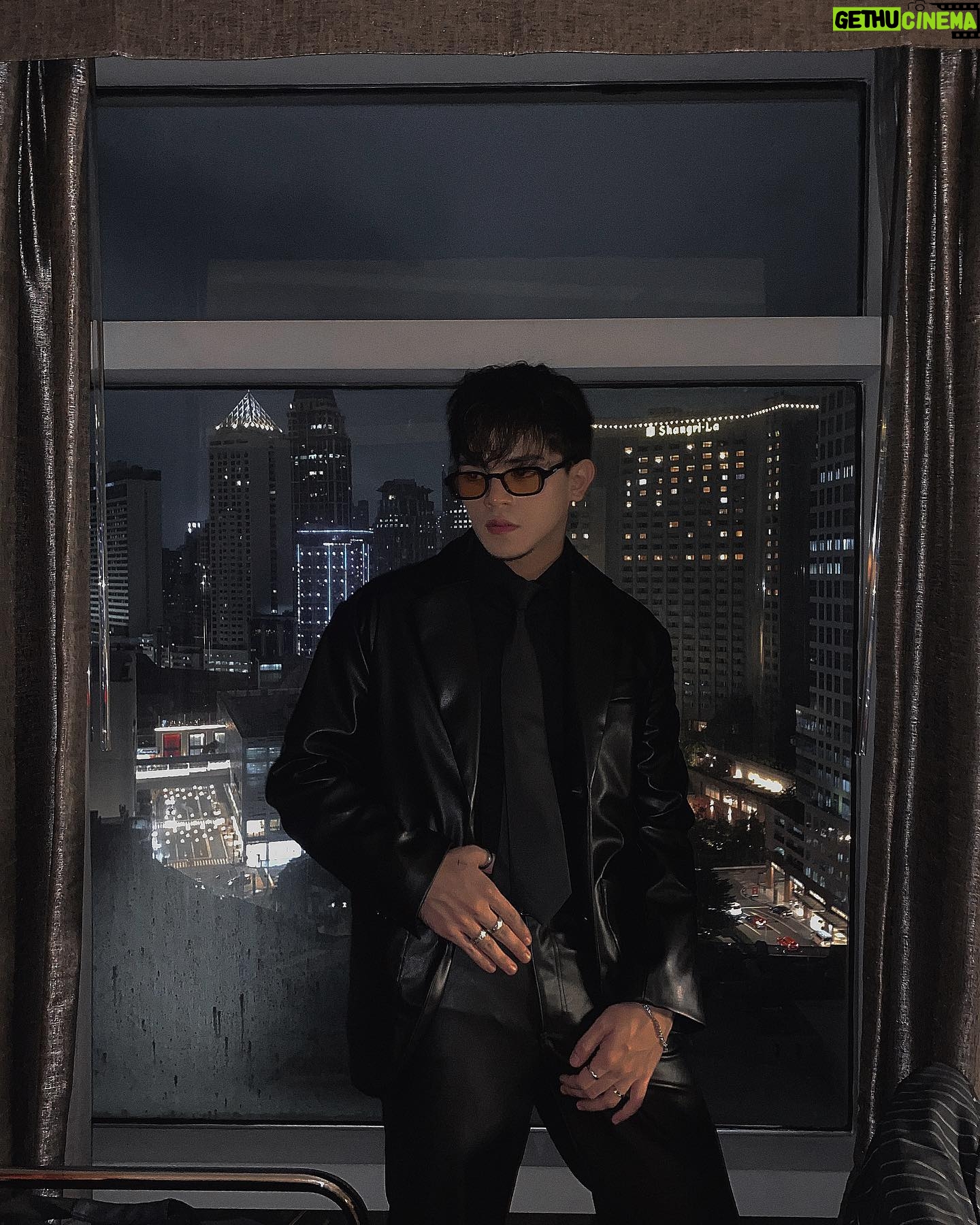 Miggy Jimenez - 3 Likes - yours truly.
had a hard time to complete my leather suit but i was able to do it practically. with a huge help from my brotha jelo to prep and a place to crash in haha, mama jett for the finishing touches, and tommy kuya jay for taking pics solid kayo. it was a good night met new faces. grateful for this experience thank you. x
#abscbnball2023