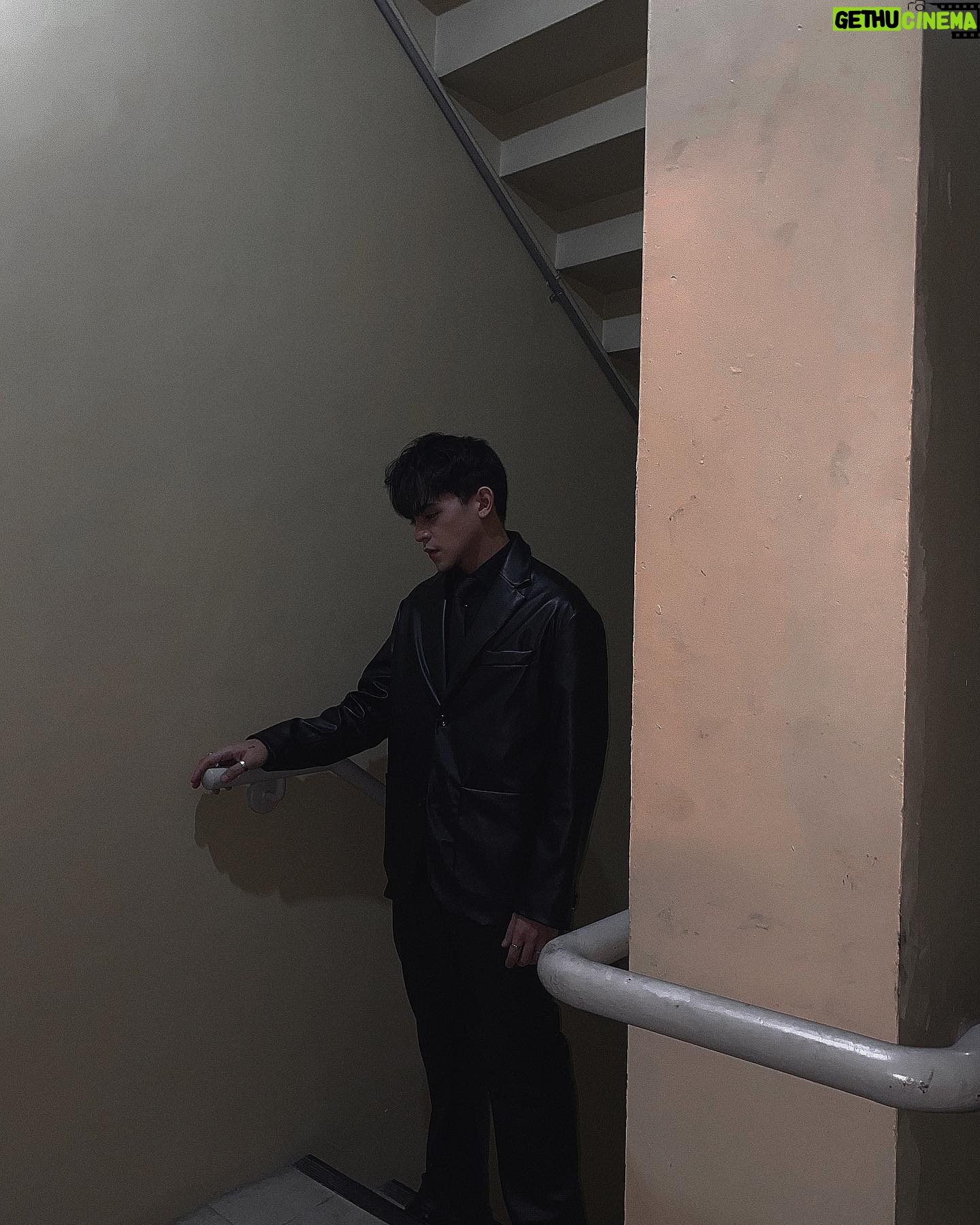Miggy Jimenez - 3 Likes - yours truly.
had a hard time to complete my leather suit but i was able to do it practically. with a huge help from my brotha jelo to prep and a place to crash in haha, mama jett for the finishing touches, and tommy kuya jay for taking pics solid kayo. it was a good night met new faces. grateful for this experience thank you. x
#abscbnball2023