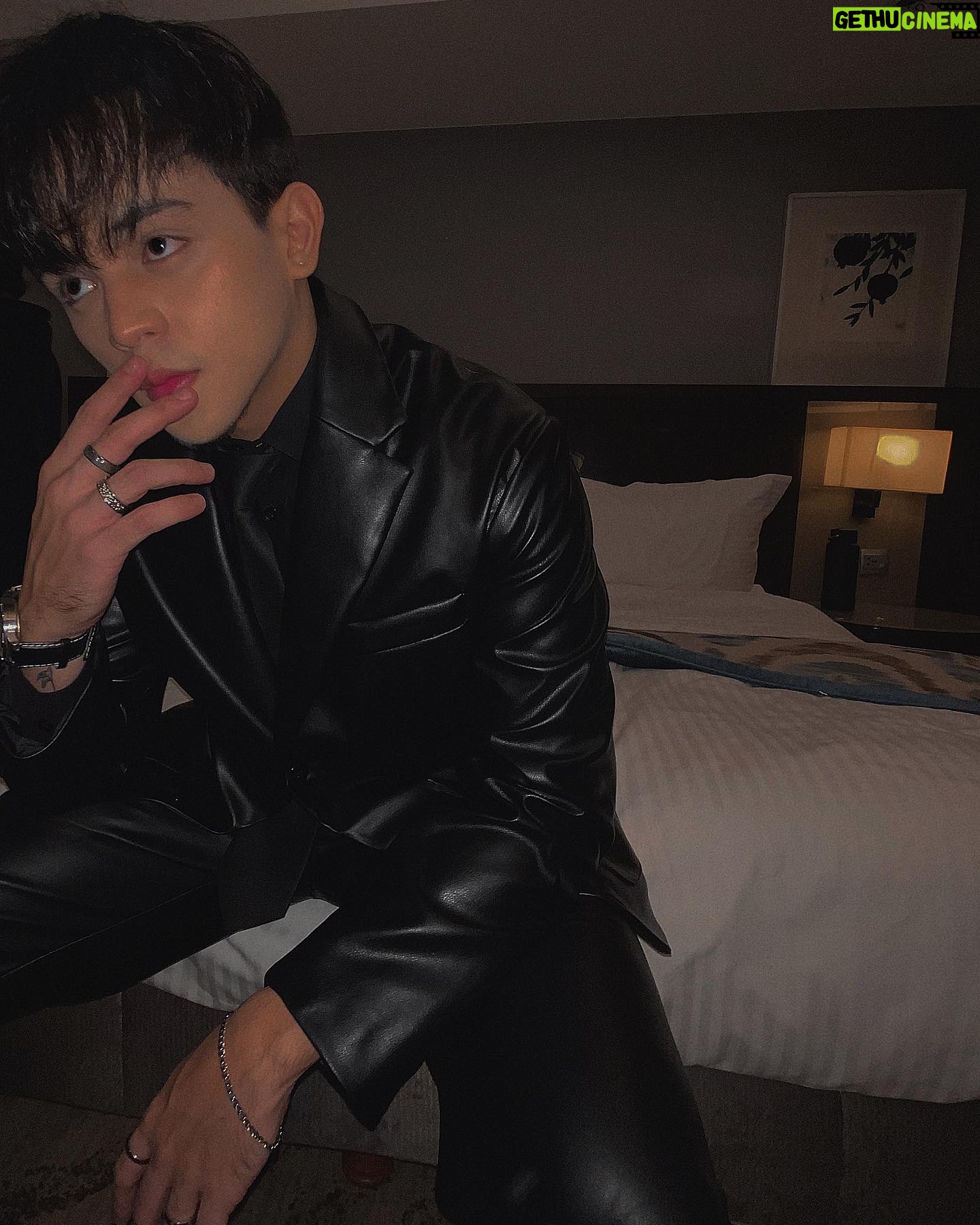 Miggy Jimenez - 3 Likes - yours truly.
had a hard time to complete my leather suit but i was able to do it practically. with a huge help from my brotha jelo to prep and a place to crash in haha, mama jett for the finishing touches, and tommy kuya jay for taking pics solid kayo. it was a good night met new faces. grateful for this experience thank you. x
#abscbnball2023