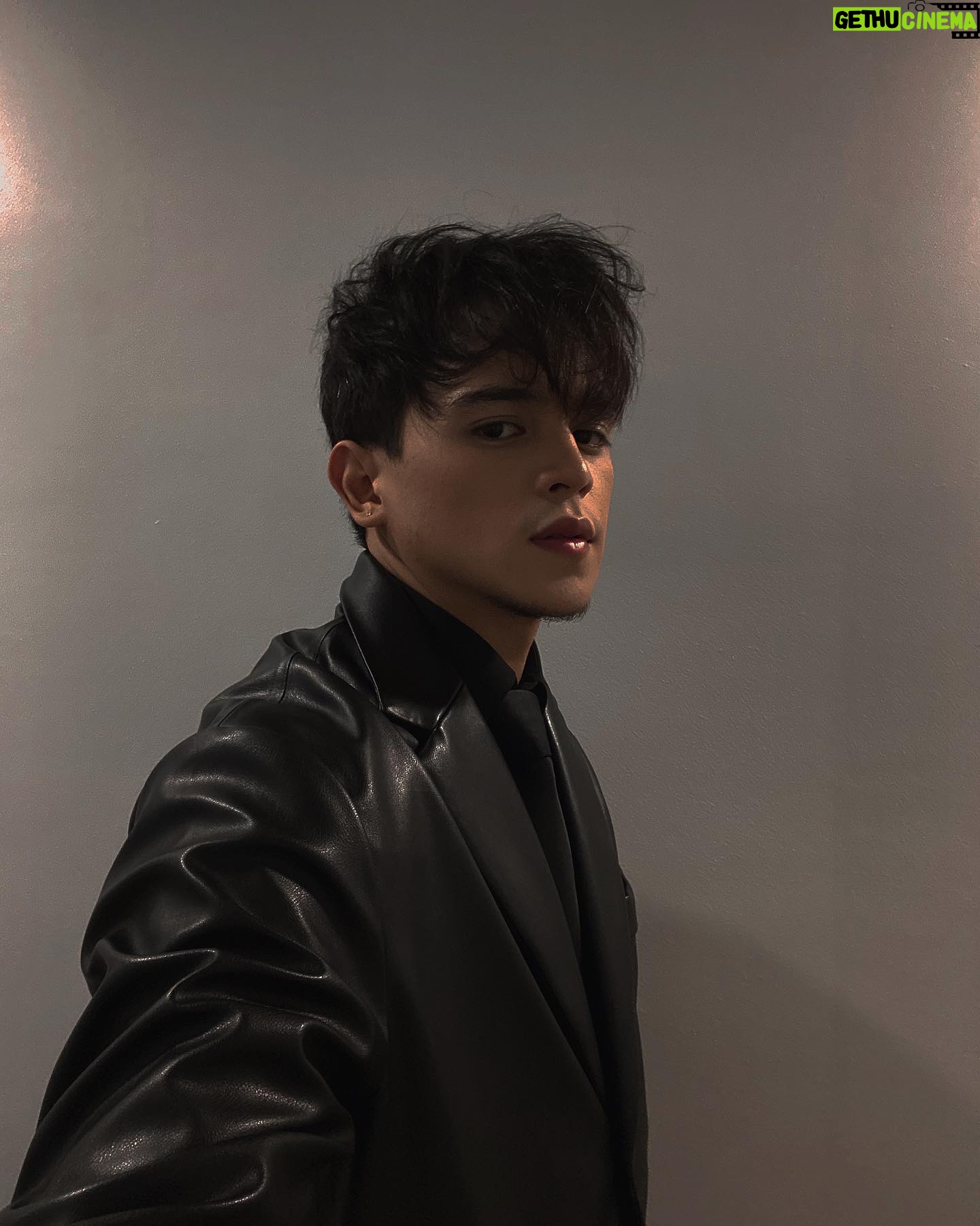 Miggy Jimenez - 3 Likes - yours truly.
had a hard time to complete my leather suit but i was able to do it practically. with a huge help from my brotha jelo to prep and a place to crash in haha, mama jett for the finishing touches, and tommy kuya jay for taking pics solid kayo. it was a good night met new faces. grateful for this experience thank you. x
#abscbnball2023