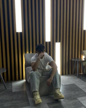 Miggy Jimenez Instagram - begin slideshow