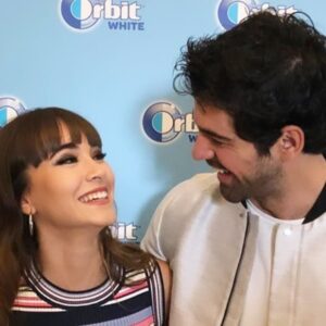 Miguel Ángel Muñoz Instagram - #ParedConPared llegará a @netflixes el próximo 12 de Abril! 🙌🏽

Quién nos iba a decir cuando nos conocimos (2da foto 2018) que íbamos a hacer una peli juntos @aitanax 😜

La vida te sorprende incluso mas que @netflix 😊