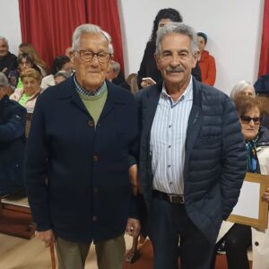 Miguel Ángel Revilla Instagram - Con Domingo, que va camino de los 103 años y está mejor que yo. En Bárcena de Pie de Concha, en el homenaje a los mayores.