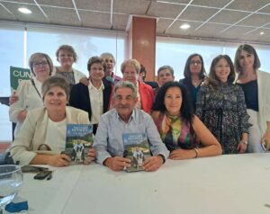 Miguel Ángel Revilla Instagram - Con las mujeres de #Totana que han venido a la firma de mi libro #TodaUnaVida, en #LaHoya
