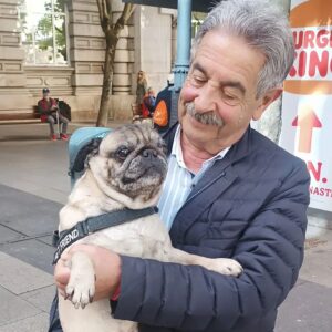 Miguel Ángel Revilla Instagram - Con el simpático Sebus, en el Ayuntamiento de Santander.
