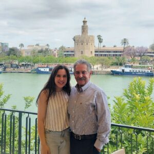 Miguel Ángel Revilla Instagram - Antes de aterrizar en Cantabria parada obligatoria en Sevilla para comer con mi hija Lara que vive y trabaja de psicóloga aquí.
