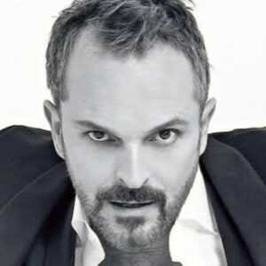 Miguel Bosé Instagram - UN AÑO MAS CELEBRANDO ESTE DISCAZO #CARDIO 🔵 Y VOSOTROS A PUNTO DE QUÉ HABÉIS ESTADO????