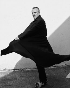 Miguel Bosé Instagram - LIBRE … LIBRE DE TEMORES 
LIBRE YA DE AMORES … LIBRE!!!!!!!