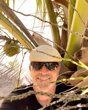 Miguel Bosé Instagram - SALUDOS 👋🏻 DESDE ESTE FANTÁSTICO LUGAR.
