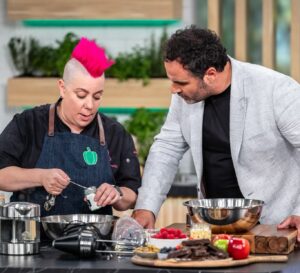 Miguel Maestre Instagram - Get ready for @readysteadycookau with wonderful @annapolyviou and @aliceinframes !!!!
And two very special home cooks the insta superstars @schoollunchbox @emmylou_loves 

Who wil win 🍅🫑????

Huge show today 🔥🔥🔥🔥
