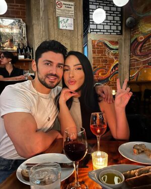Miguel Martínez Instagram - Dump del mes: 
1. Cenita con mi Merry ❤️
2. Estreno de Mentiras con el Sr Imanol 🎭
3. Grabación en locación con el Sr. Sensual 🔥
4. Corte a comer con mis Marias 🫶🏼
5. Disfrutando el Emblema con mi Nash 🪩
6. Recibiendo el Micrófono de Oro a lado de María 🎙️
7. Foto en un fondo del Emblema 😎
8. Mi combo de guaruras 🦍
9. Con la Reyna de mi corazón mi abuela 👵🏼💕
10. Festejando 🥂 (Spoiler alert 🚨: Se vienen cositas 🤩)