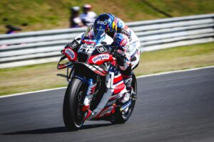 Miguel Oliveira Instagram - Fantástica a atmosfera em Le Mans. Dia positivo mas vamos ao trabalho amanhã 💪🏼✊🏼 
.
.
.
The atmosphere in Le Mans is fantastic. Positive day but we have work to do tomorrow 💪🏼✊🏼
#turma88 @trackhousemotogp