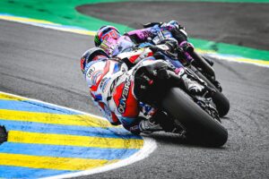 Miguel Oliveira Instagram - Uma pena ter de retirar a mota por um problema técnico…foco na próxima e cabeça erguida sempre! Obrigado a todos os portugueses que vieram até Le Mans prestar um apoio incrível 🙏🏼💪🏼✊🏼
.
.
.
A shame to have to retire the bike due to a technical problem... focus on the next one and head up always! Thank you to all the Portuguese fans who came to Le Mans to provide incredible support 🙏🏼💪🏼✊🏼
#turma88 @trackhousemotogp