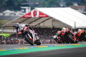 Miguel Oliveira Instagram - Uma pena ter de retirar a mota por um problema técnico…foco na próxima e cabeça erguida sempre! Obrigado a todos os portugueses que vieram até Le Mans prestar um apoio incrível 🙏🏼💪🏼✊🏼
.
.
.
A shame to have to retire the bike due to a technical problem... focus on the next one and head up always! Thank you to all the Portuguese fans who came to Le Mans to provide incredible support 🙏🏼💪🏼✊🏼
#turma88 @trackhousemotogp