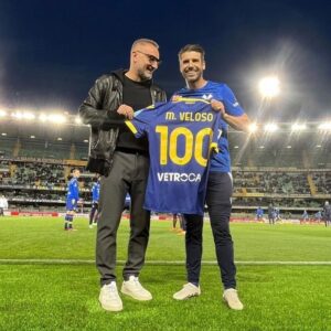 Miguel Veloso Instagram - Grandissimi ragazzi, una vittoria chiave per il nostro cammino! E che emozione aver condiviso con voi tifosi l’importante traguardo raggiunto con questi colori. 
Ora non fermiamoci! 💛💙💯 #ForzaHellas #QuestiSiamoNoi @hellasveronafc @seriea