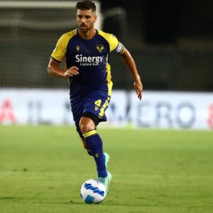 Miguel Veloso Instagram - Buona la prima! Grande spirito di squadra oggi, non siamo perfetti ma miglioreremo e diventeremo ancora più squadra. Continuiamo a crescere! 💪🏼💛💙 #CoppaItalia #ForzaHellas #QuestiSiamoNoi @hellasveronafc