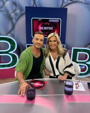 Miguel Vicente Instagram - Primeira vez em televisão com uma pessoa muito especial para mim. @cinha_jardim ❤️

👔 @yuriistyle