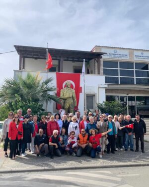 Mihriban Er Instagram - Bugün 23 Nisan
Neşe doluyor insan
Bak süslenmiş dört bir yan
Bugün 23 Nisan 🇹🇷❤️
#23nisanulusalegemenlikveçocukbayramı #mustafakemalatatürk #gümüşlük