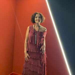 Mihriban Er Instagram - Hele bakın kim gelmişşşşşş,hoş gelmişşş,gönlüme BAHAR gelmiş,YAZ gelmişşş🥰💚💐 #bahar #hayatagülümse  @ebruacartalent  @ebruacaroffical