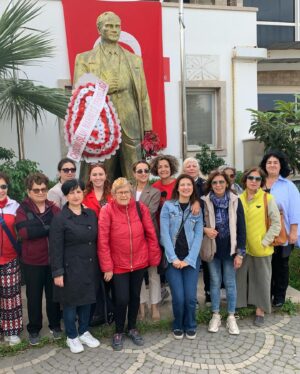 Mihriban Er Instagram - Bugün 23 Nisan
Neşe doluyor insan
Bak süslenmiş dört bir yan
Bugün 23 Nisan 🇹🇷❤️
#23nisanulusalegemenlikveçocukbayramı #mustafakemalatatürk #gümüşlük