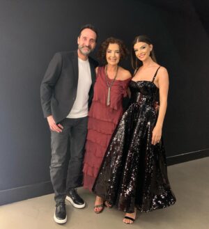 Mihriban Er Instagram - Sırrını Biliyorum filmimizin galası çok güzel geçti,filmimiz 22 mart’da sinemalardaaaaa❤️🎬Gişesi ve alkışı çok olsun🥰 @sirrinibiliyorumfilm @ebruacartalent @bade_media @kahramansivri