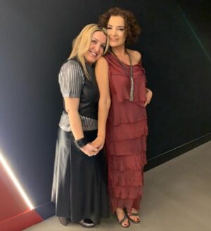 Mihriban Er Instagram - Sırrını Biliyorum filmimizin galası çok güzel geçti,filmimiz 22 mart’da sinemalardaaaaa❤️🎬Gişesi ve alkışı çok olsun🥰 @sirrinibiliyorumfilm @ebruacartalent @bade_media @kahramansivri