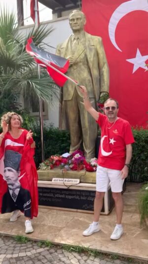 Mihriban Er Instagram - Bugün 19 Mayıs Atatürk’ü Anma ve Gençlik ve Spor Bayramımız,hepimize kutlu olsun🇹🇷❤️Biz Gümüşlük gençleri,bir çift mavi gözün ışığında,Cumhuriyetin yolunda bayramımızı kutladık🇹🇷Yaşa Mustafa Kemal Paşa🇹🇷❤️ #19mayısgençlikvesporbayramımızkutluolsun #mustafakemalataturk #gümüslük