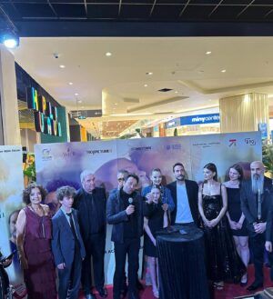 Mihriban Er Instagram - Sırrını Biliyorum filmimizin galası çok güzel geçti,filmimiz 22 mart’da sinemalardaaaaa❤️🎬Gişesi ve alkışı çok olsun🥰 @sirrinibiliyorumfilm @ebruacartalent @bade_media @kahramansivri