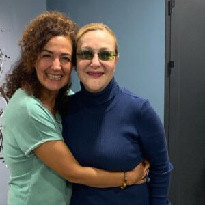 Mihriban Er Instagram - Tatavlada Son Dans …canım arkadaşım Sumrucum ve Deniz Çakır’ın oynadıkları oyun,her şeyiyle harikaydı ,emeklerinize sağlık,alkışınız daima çok olsunnnn👏🏻👏🏻👏🏻🎭❤️ #tiyatro #tiyatrobuluşturur #tiyatroiyidir #tatavladasondans #nurolkültürmerkezi #bodrum @sumruyavrucuk @sevdastein @sabiskara
