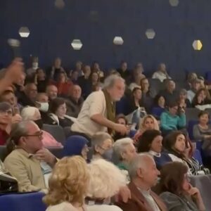 Mihriban Er Instagram - 8 Mart Dünya Emekçi Kadınlar Gününe özel Kadın Ne İster adlı interaktif gösterimle,Bodrum’da Şehir Tiyatromuzda,siz birbirinden değerli seyircilerimizle olmak çok güzeldi,sizlerinde oyuna katılmanızla coştuk da coştuk,kadın,erkek beraber güzeliz,güçlüyüz❤️Sizleri çok seviyorummmmmö💜💙❤️İyi ki varsınız💚 #8martdünyaemekçikadınlargünükutluolsun #8mart #kadınneister #kadınkadınınyurdudur #kadınkadınıngücüdür #berabergüzeliz #bodrum #nurolkültürmerkezi  @bodrumsehirtiyatrosu @tamermandalinci