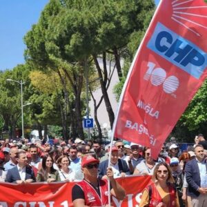 Mihriban Er Instagram - 1 Mayıs İşçi ve Emekçi Bayramımız kutlu olsun🇹🇷❤️🇹🇷❤️ #muğla #işçiveemekçibayramı #muğlabüyükşehirbelediyesi @ahmetarasbodrum @sureyyaonesderici @tamermandalinci