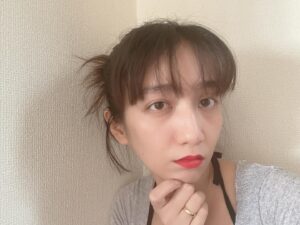 Mijika Nagai Instagram - 今日肌の調子いいなと思ったら髪ボサボサで出かけんのやめたい
