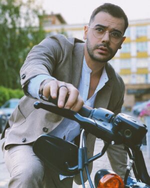 Mikael Aramyan Instagram - Бэкстэйдж со съемок) 

Total look: @cashmereandsilk