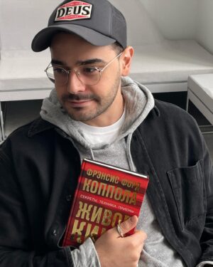 Mikael Aramyan Instagram - ГЭС-2 

Ранее - электростанция и трамвайная станция, ныне культурный центр и музей современного искусства. 

Очень необычное арт пространство, чем-то напоминающее «лимб»)) 

Прекрасная локация для различного вида съемок. Рекомендую сходить) 

Книга Копполы «Живое кино» будет интересна не только людям из киноиндустрии, но и просто интересующимся. Написана легко и читается одним махом, если вы любитель кино и Копполы, в частности.