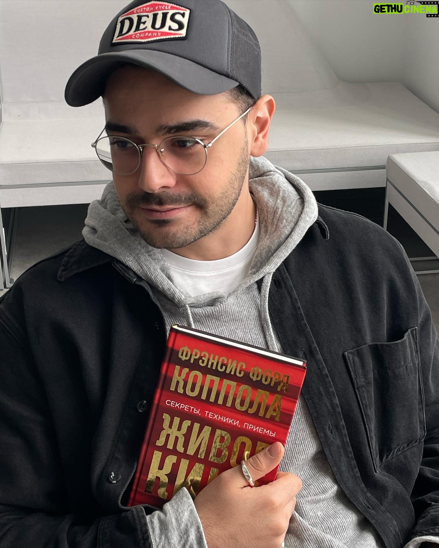 Mikael Aramyan - 2.7K Likes - ГЭС-2
Ранее - электростанция и трамвайная станция, ныне культурный центр и музей современного искусства.
Очень необычное арт пространство, чем-то напоминающее «лимб»))
Прекрасная локация для различного вида съемок. Рекомендую сходить)
Книга Копполы «Живое кино» будет интересна не только людям из киноиндустрии, но и просто интересующимся. Написана легко и читается одним махом, если вы любитель кино и Копполы, в частности.