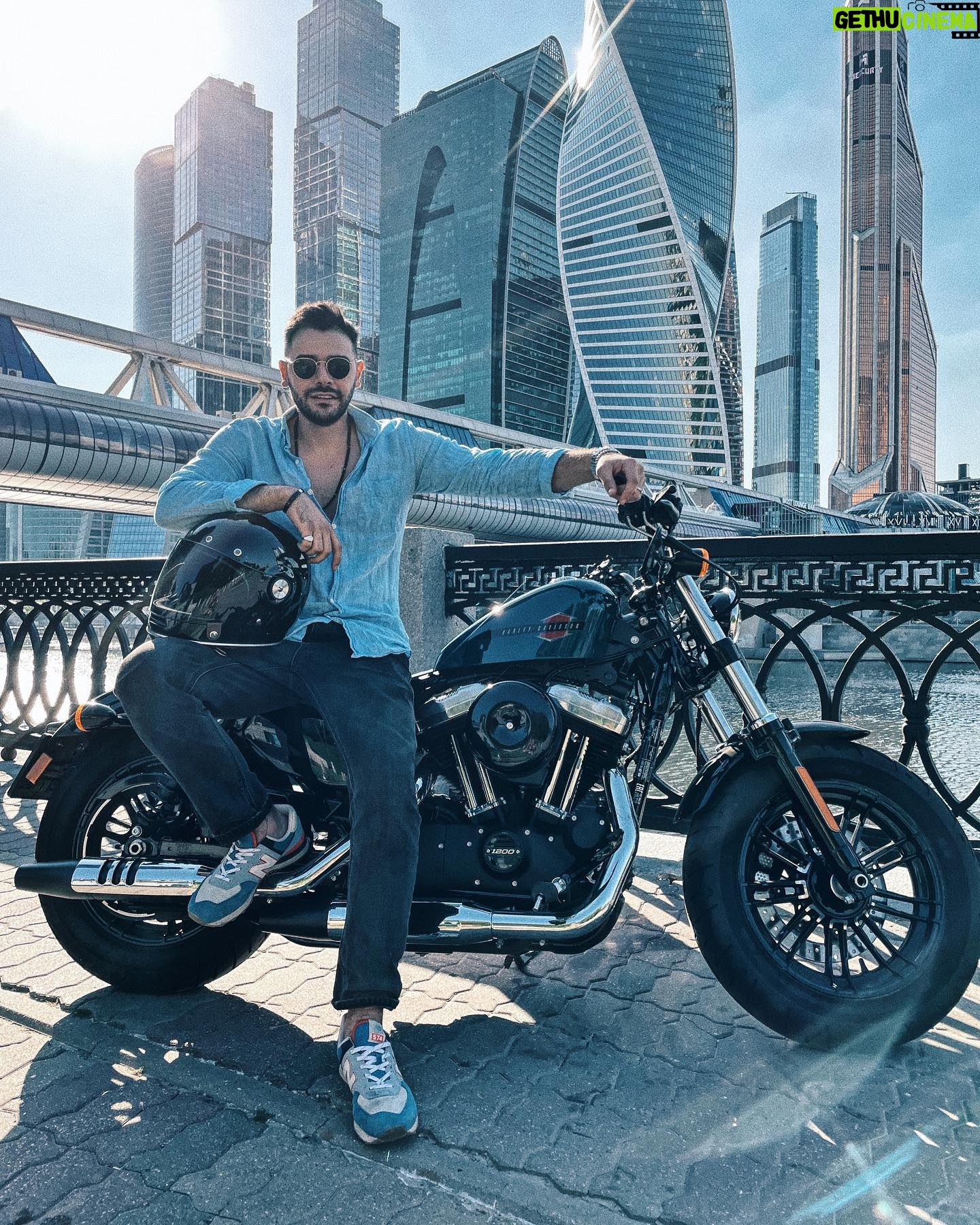 Mikael Aramyan - 3.9K Likes - В 1903 году братья Дэвидсон вместе с Уильямом Харлей создали свой первый мотоцикл Harley-Davidson.
В мае 2021 года, первый Harley появился у меня, чему я несказанно рад!)
Культовый и легендарный Sportster дарит мне такую палитру эмоций на дороге, что словами не описать.
Справедливости ради, нельзя не сказать, что каждая новинка от Harley-Davidson - целое событие в мировом мото сообществе!
И вот, уже 13 июля 2021 года всех нас ждёт грандиознейшая, по своей значимости, презентация новой модели! Новый двигатель, новый дизайн, новый МОТОЦИКЛ!
Ссылка на презентацию у меня в шапке профиля и в сторис по свайпу!
Посмотрим рождение новой легенды?)
@harleydavidsonrus
@harleydavidson
