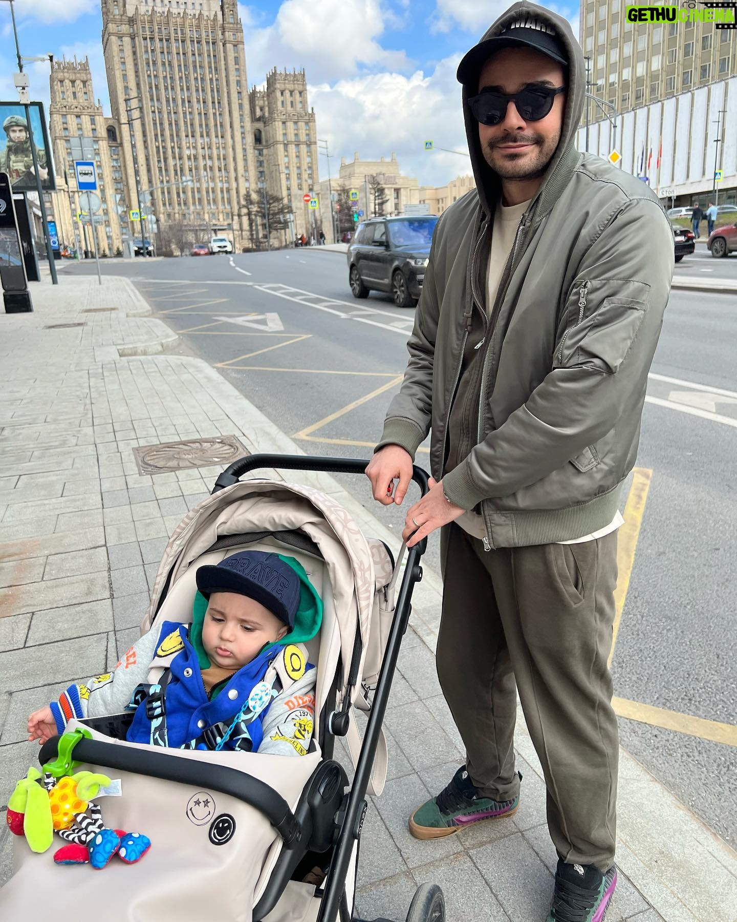Mikael Aramyan - 3.5K Likes - Давид в поисках плохих девочек на районе😎