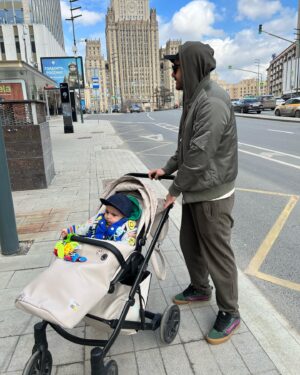 Mikael Aramyan Instagram - Давид в поисках плохих девочек на районе😎