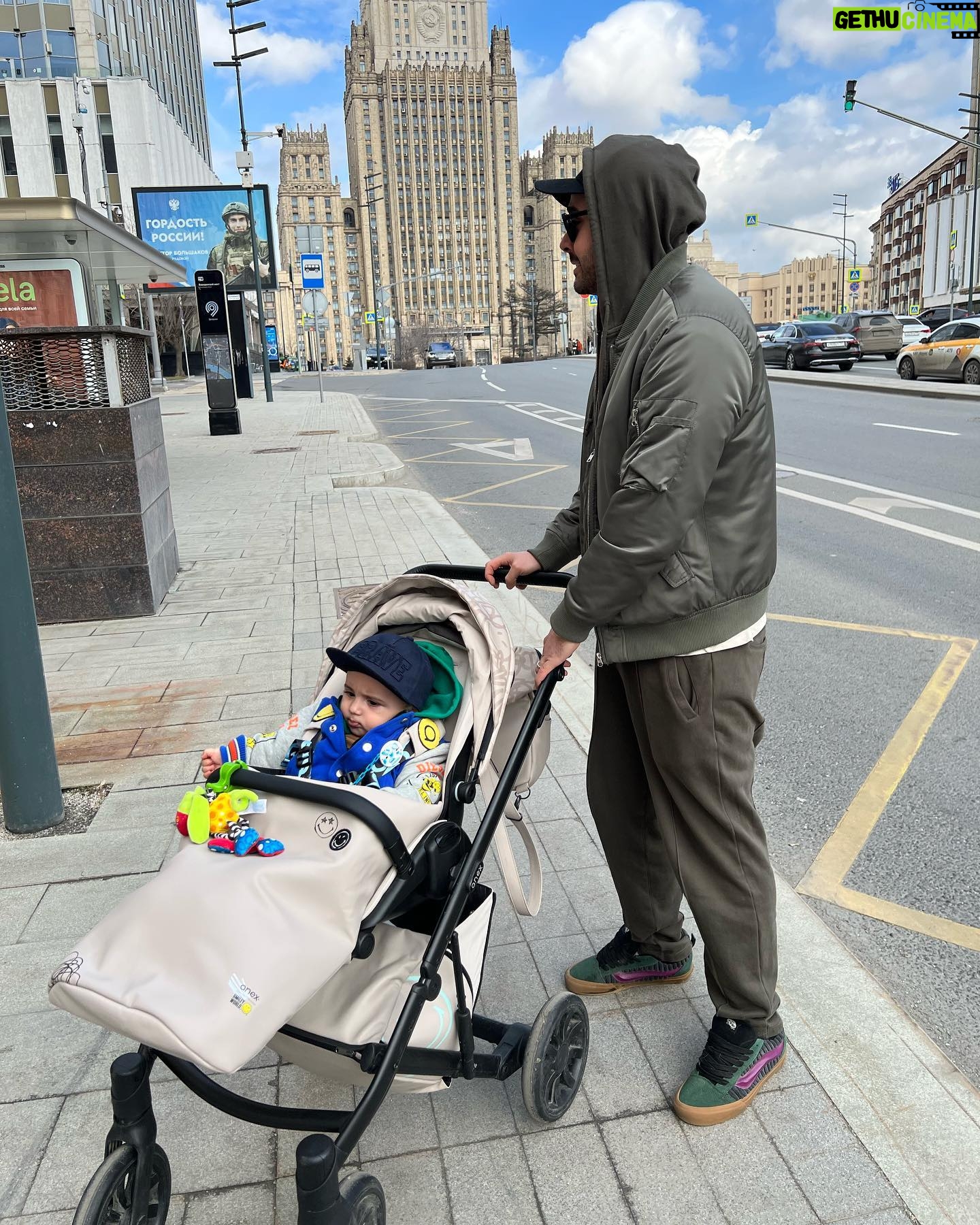 Mikael Aramyan - 3.5K Likes - Давид в поисках плохих девочек на районе😎