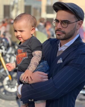 Mikael Aramyan Instagram - С моими любимыми!❤️ #gentlemansride