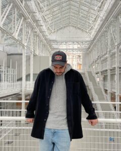 Mikael Aramyan Instagram - ГЭС-2 

Ранее - электростанция и трамвайная станция, ныне культурный центр и музей современного искусства. 

Очень необычное арт пространство, чем-то напоминающее «лимб»)) 

Прекрасная локация для различного вида съемок. Рекомендую сходить) 

Книга Копполы «Живое кино» будет интересна не только людям из киноиндустрии, но и просто интересующимся. Написана легко и читается одним махом, если вы любитель кино и Копполы, в частности.